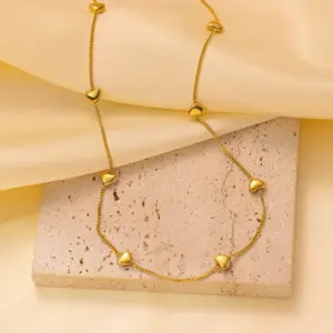 Qyh59 Eight Vertical Heart Necklace / Gold