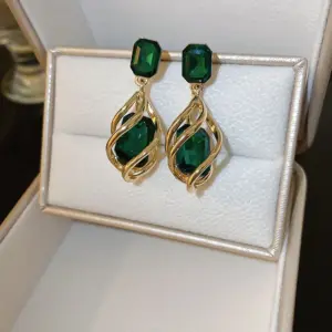 Silver Needle Green Water Drop Earrings
