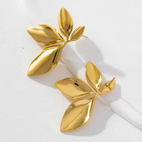 Wholesale Real Gold Plated 316 Stainless Steel PVD Coated Leaf Dragonfly Basic Simple Style Classic Style Hoop Earrings For Women's