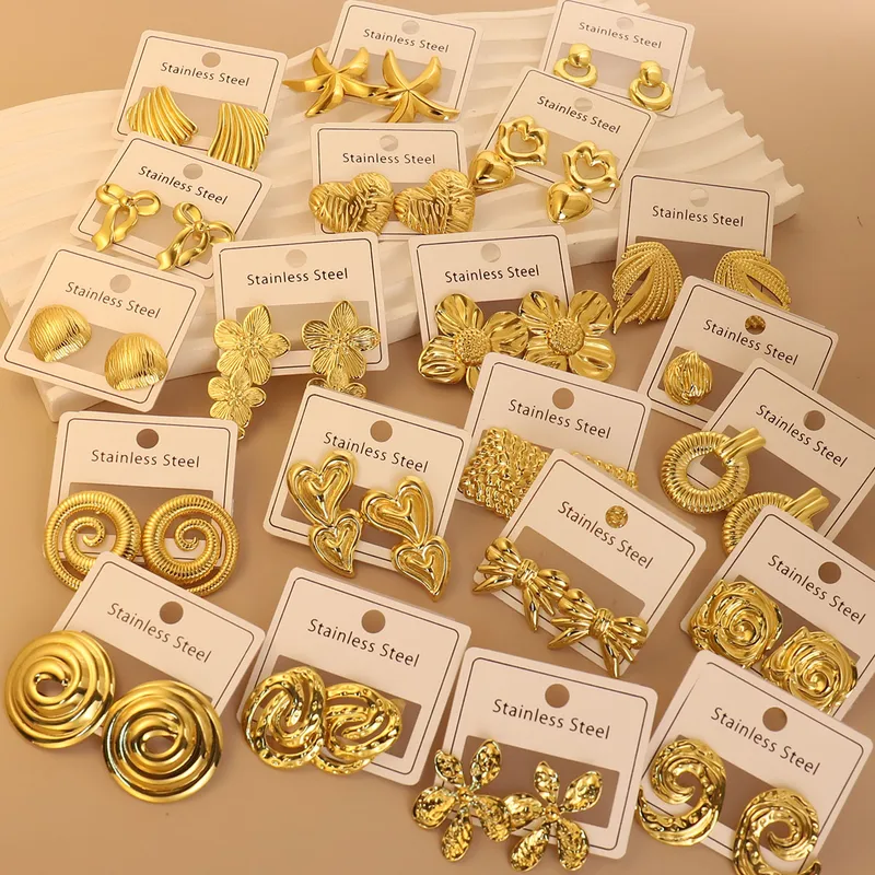 Wholesale PVD Coated 18K Gold Plated Square Heart Shape Flower 304 Stainless Steel Simple Style Waterproof Non Tarnish Ear Studs