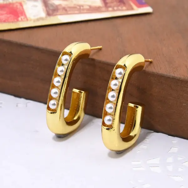 Wholesale 1 Pair Retro C Shape Plating Inlay Copper Artificial Pearls Zircon Ear Studs