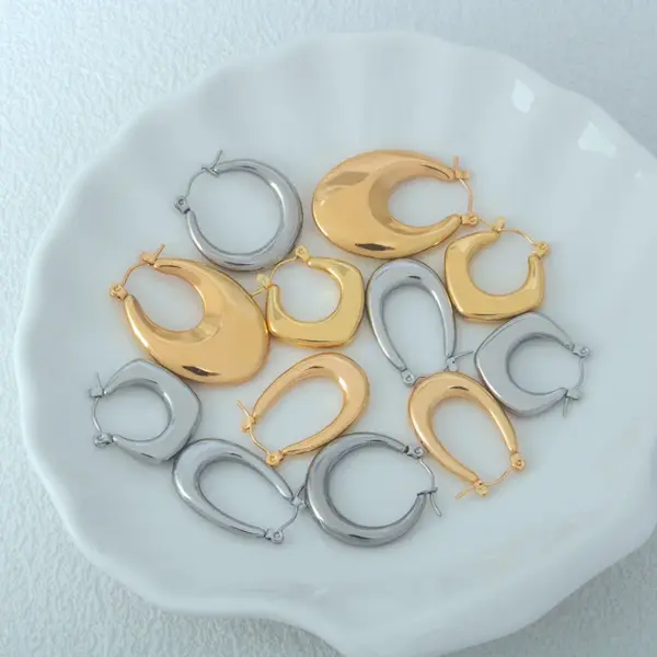 Wholesale 201 Stainless Steel U Shape Geometric Electroplating Golden Plated Modern Style Classic Style Earrings