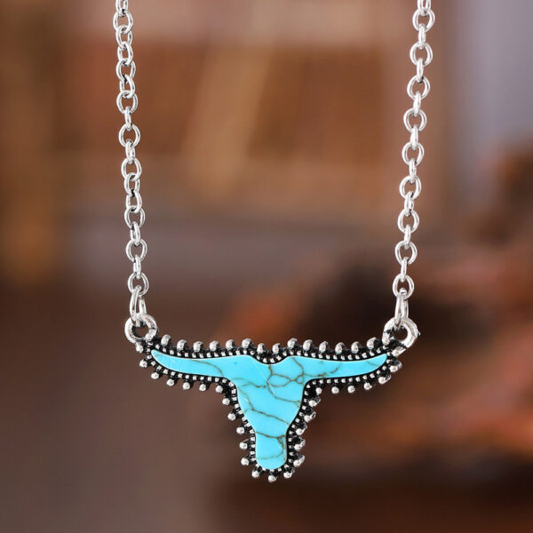 Wholesale Retro punk style turquoise bull head necklace