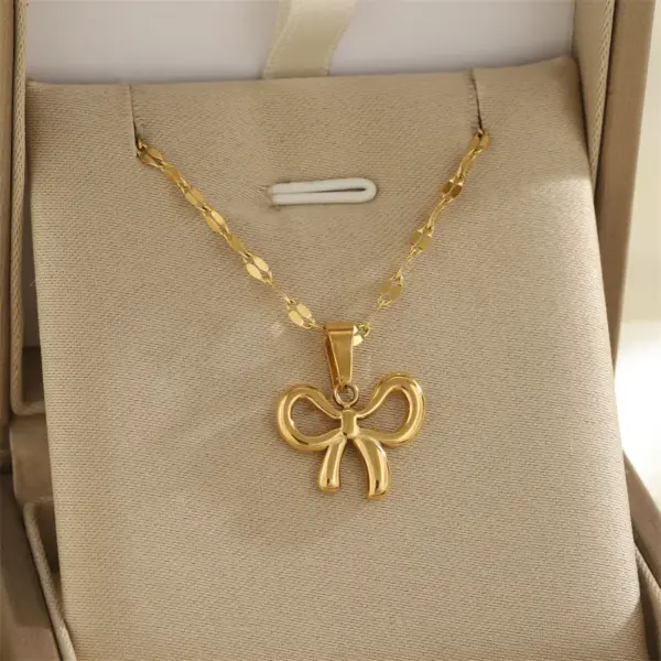 Wholesale Ion Plating (IP) 18K Gold Plated 18K Gold Sun Heart Shape Bow Knot 201 Stainless Steel 304 Stainless Steel Simple Style Classic Style 201 Stainless Steel Pendant Necklace