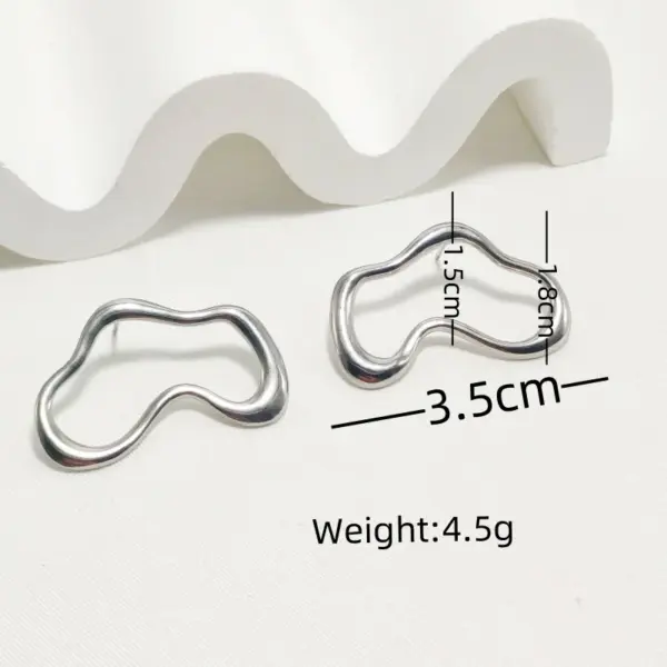 Wholesale 304 Stainless Steel Heart Shape Electroplating Golden Plated Simple Style Waterproof Non Tarnish Hollow Out Gold Silver Ear Studs