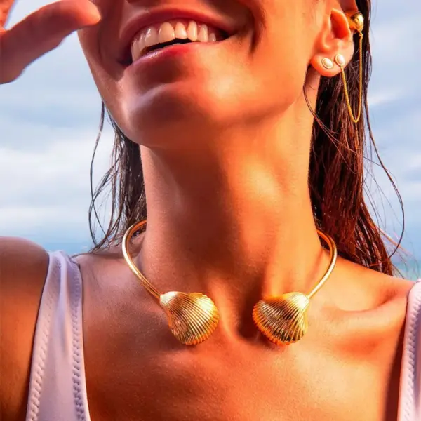 Wholesale 304 Stainless Steel Scallop PVD Coated 18K Real Gold Plated Real Gold Plated Beach Waterproof Non Tarnish Gold Bangle