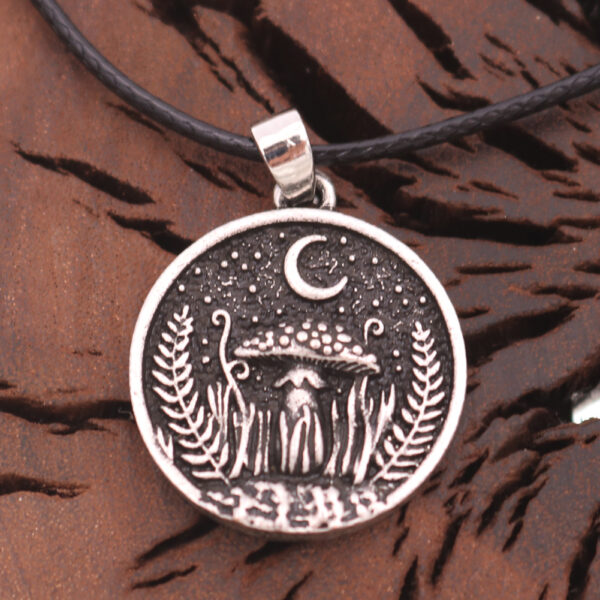 Wholesale Cross Border Hot Sale Round Charm Mushroom and Moon Zinc Alloy Necklace Ladies Personality Ancient Moon Pendant Sub