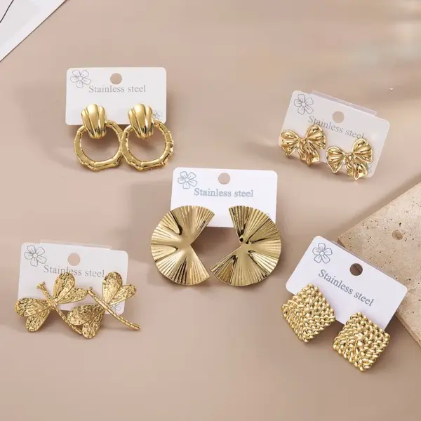 Wholesale 1 Pair/Package Casual Modern Style Round Stripe Dragonfly Polishing Plating 201 Stainless Steel 18K Gold Plated Earrings