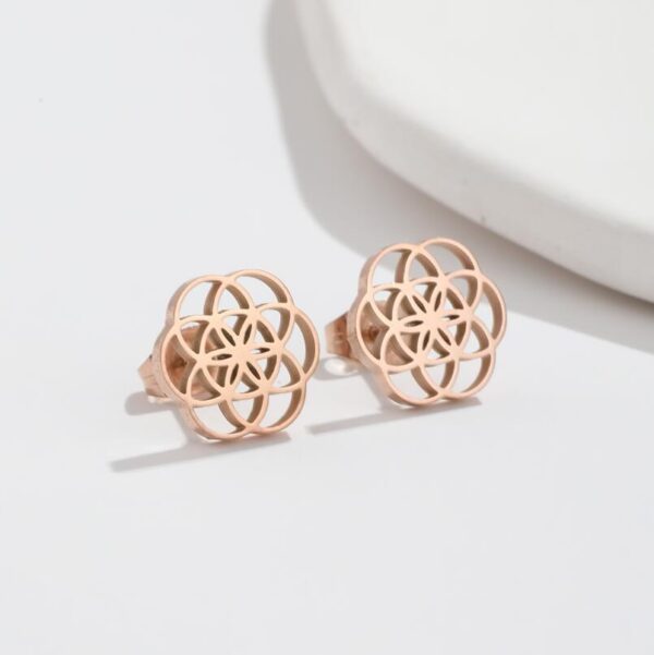 Wholesale New Korean Style Retro Flower Stud Earrings ins French Style Stainless Steel New Rotating Geometric Round Earrings 316 Ear Pin