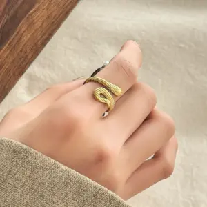 A08J / Adjustable Opening