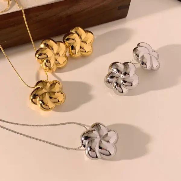 PVD Coated Real Gold Plated 16K Gold White Gold Plated Gold Plating Flower 304 Stainless Steel Casual Sweet Waterproof Non Tarnish Earrings Necklace