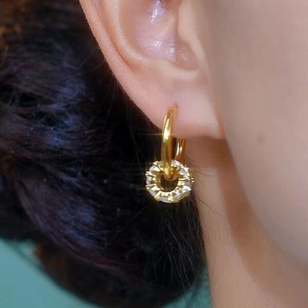 Wholesale Hot Earrings Light Luxury High Sense Zircon Small Ear Ring 2024 New Fashionable Earrings Hong Kong Style Retro Ear Buckle Earrings