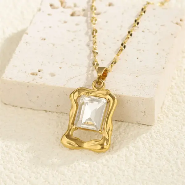 Wholesale Jewelry Simple Style Classic Style Cross 201 Stainless Steel 304 Stainless Steel Brass Zircon 18K Gold Plated Plating Inlay Pendant Necklace Lip Chain