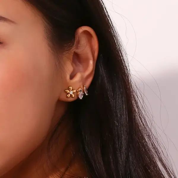 PVD Coated Real Gold Plated 18K Gold Crown Flower Stainless Steel Simple Style Waterproof Non Tarnish Ear Studs