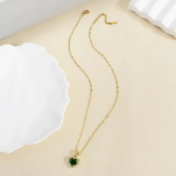 Wholesale PVD Coated 18K Gold Plated Heart Shape 304 Stainless Steel Elegant Simple Style Waterproof Non Tarnish 304 Stainless Steel Pendant Necklace