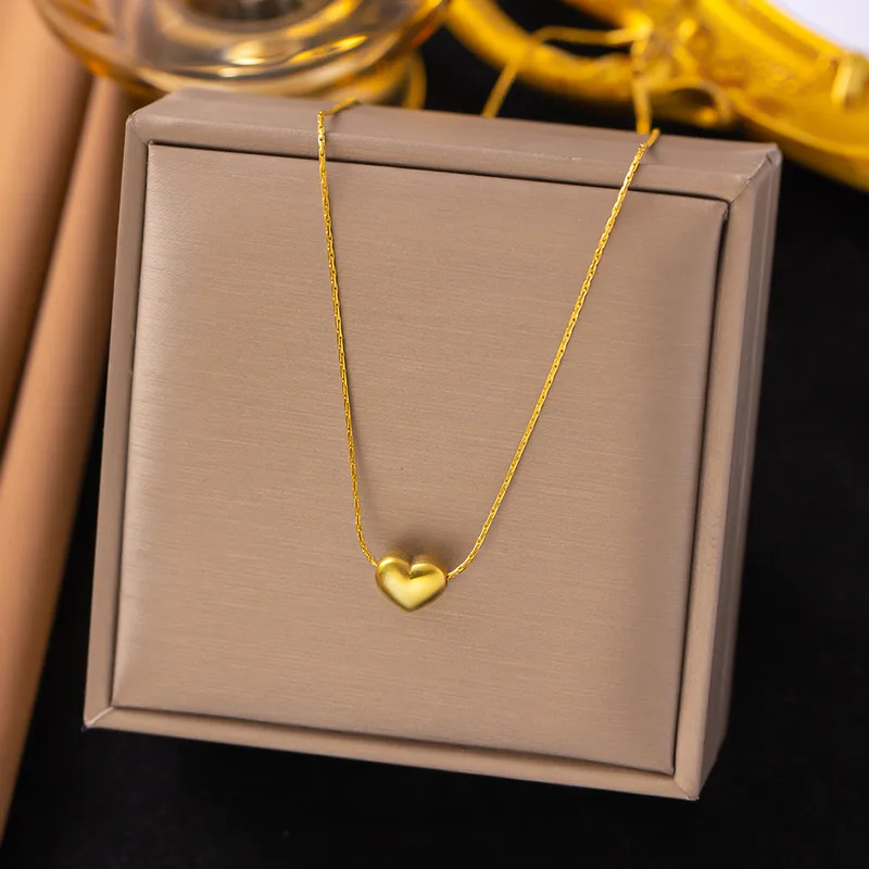 Wholesale PVD Coated Real Gold Plated 18K Gold Heart Shape 304 Stainless Steel Simple Style Waterproof Non Tarnish 304 Stainless Steel Pendant Necklac