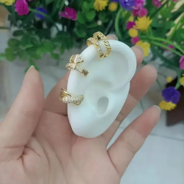 Wholesale 1 Pair/Package Modern Style Simple Style Circle Polishing Plating Copper Zircon Ear Cuffs