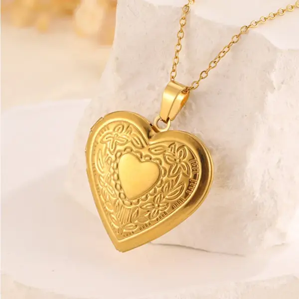 PVD Coated Real Gold Plated Heart Shape 304 Stainless Steel Simple Style Classic Waterproof Non Tarnish Pendant Necklace Locket