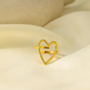 Qyf87 Big Heart Ring / Gold