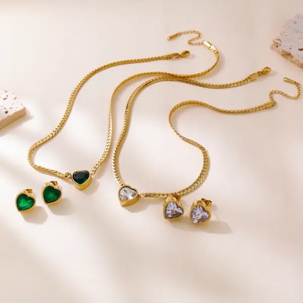 Wholesale 304 Stainless Steel Heart Shape PVD Coated 18K Real Gold Plated Necklace