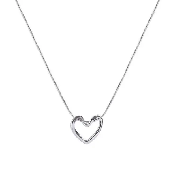 Wholesale Fashion Heart Shape Titanium Steel Hollow Out Pendant Necklace