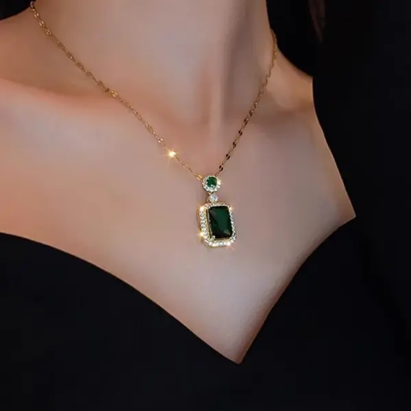 Copper Simple Style Inlay Round Zircon Solitaire Necklace