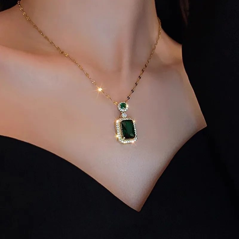 Wholesale Copper Simple Style Inlay Round Zircon Solitaire Necklace