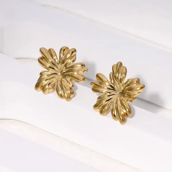 304 Stainless Steel Flower PVD Coated 18K Real Gold Plated 18K Gold Sweet Simple Style Waterproof Non Tarnish Plating Ear Studs
