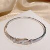 Wholesale Elegant and unique horseshoe buckle bracelet, new style, high-end, fashionable and versatile bracelet jewelry wholesale.