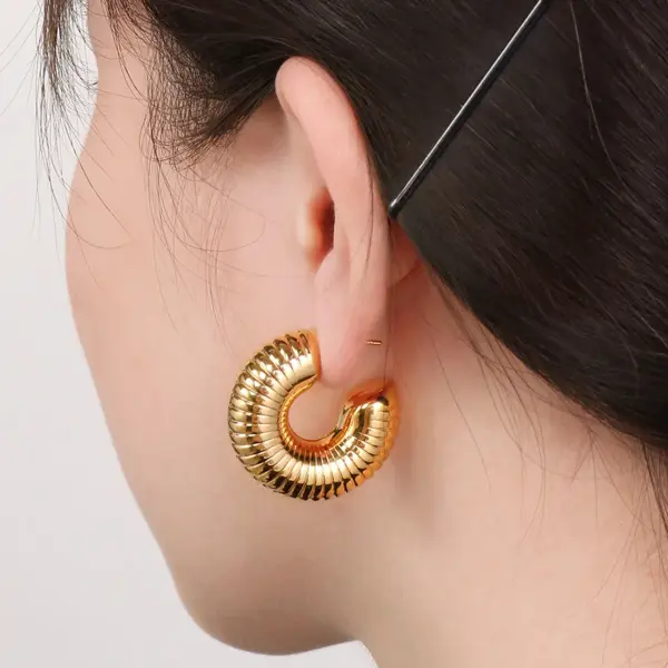 Wholesale 304 Stainless Steel C Shape Solid Color PVD Coated 18K Real Gold Plated Simple Style Waterproof Non Tarnish Plating Ear Studs