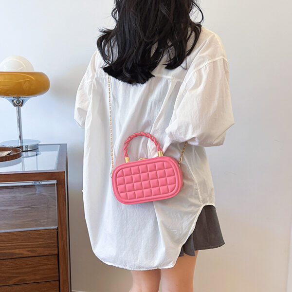 oly-70f1d6dff9036632c059d48957800120 Wholesale Small Bag Summer New Fashionable Woven Hand Box Bag