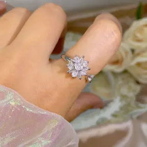 204 Small Flower Rotating Ring / Adjustable Opening