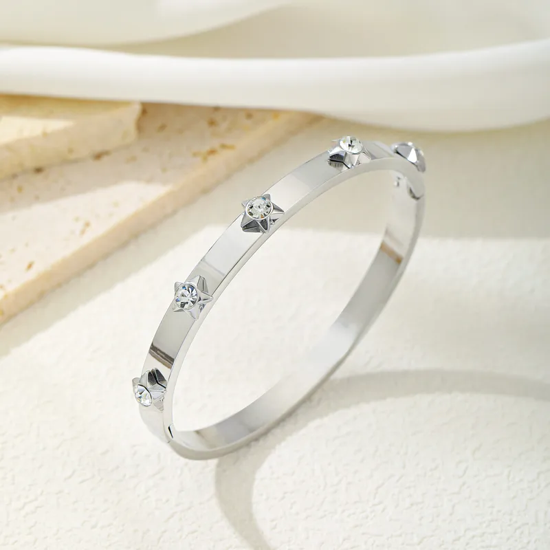PVD Coated Real Gold Plated 18K Gold Star Heart Shape 304 Stainless Steel Vintage Style Waterproof Non Tarnish 304 Stainless Steel Bangle