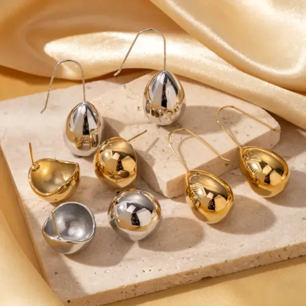 Wholesale PVD Coated Oval 304 Stainless Steel French Style Simple Style Waterproof Non Tarnish Drop Earrings