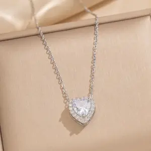 8852 Silver White Heart Necklace