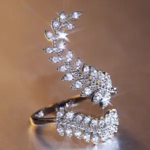 Wholesale New Ladies Zircon Ring Silver-plated Creative Plant Leaves Ring Copper Jewelry