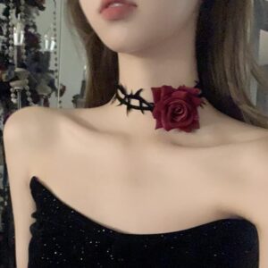 Wholesale Retro girl's necklace with dark night rose and thorns