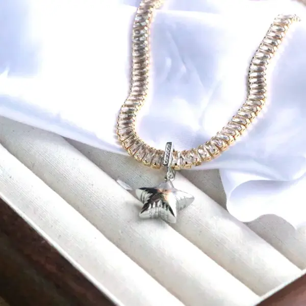 Wholesale Luxurious Simple Style Shiny Star Heart Shape Copper 18k Gold Plated Silver Plated Zircon Pendant Necklace In Bulk