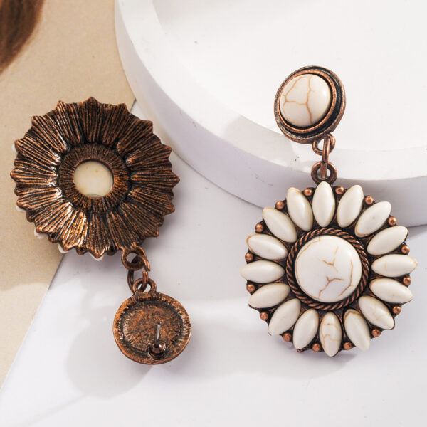 Wholesale Europe and the United States independent station exaggerated turquoise earrings retro fashion new geometric love round earrings cross-border supply