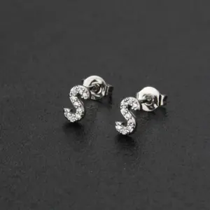 Silver / Letter S