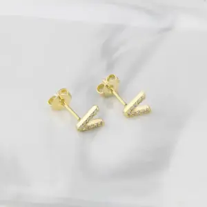 Gold / Letter V