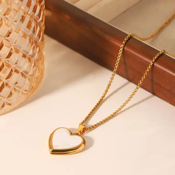 Wholesale 304 Stainless Steel Heart Shape PVD Coated 18K Real Gold Plated IG Style Princess Romantic Waterproof Non Tarnish Belcher Chain White Gold Locket Necklace