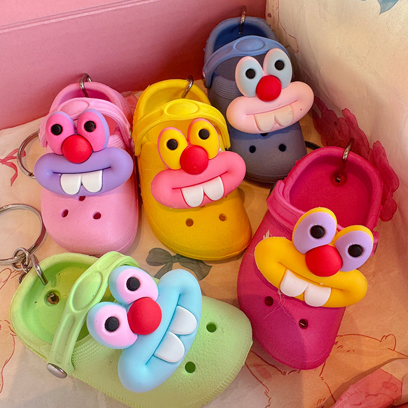 Wholesale Funny compact new mini slippers hole shoes car cute wind cole keychain backpack pendant small gift