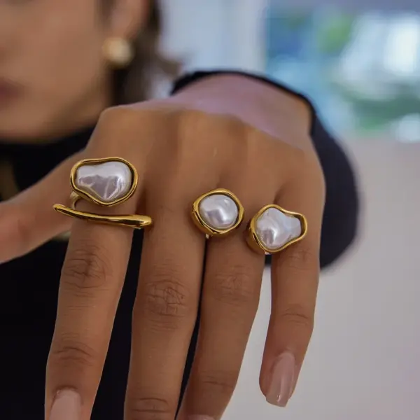 Wholesale Round Oval Vacuum Electroplating (In Furnace) 304 Stainless Steel Plated 18K Real Gold Imitation Pearl Open Ring Female