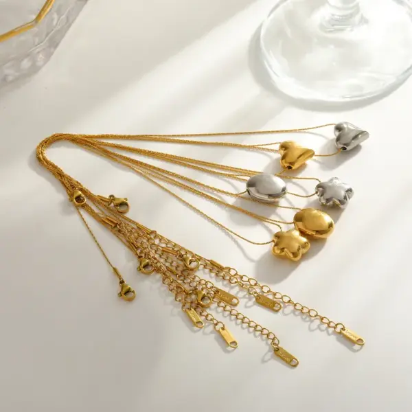 Wholesale Vacuum Electroplating (In Furnace) Plated 18K Real Gold Vintage Style Round Heart-shaped Flower 304201 Stainless Steel Women's Necklace