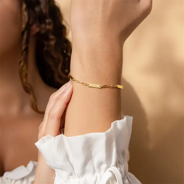 Wholesale 304 Stainless Steel Square Ion Plating (IP) 18K Real Gold Plated Simple Style Classic Style Waterproof Non Tarnish Paperclip Chain Bracelets