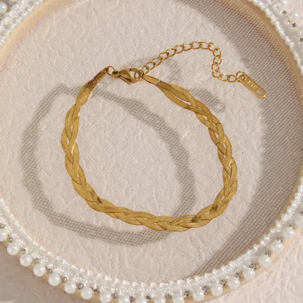 Wholesale PVD Coated Real Gold Plated 18K Gold Solid Color 304 Stainless Steel Simple Style Waterproof Non Tarnish 304 Stainless Steel Necklace