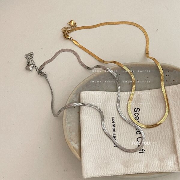 Wholesale A must-have for fashionistas: a simple titanium steel snake bone chain that won't fade, versatile, and exudes elegance. A trendy European and American style clavicle chain/necklace.