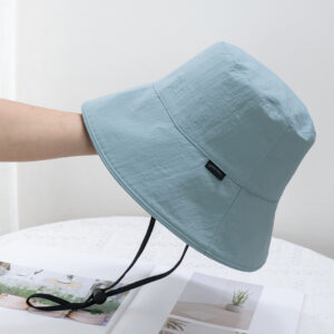 Blue / Can be worn on both sides (with wind-proof rope)