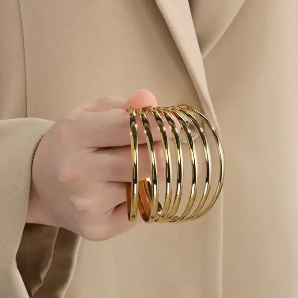 Wholesale Ion Plating (IP) 18K Gold Plated Solid Color 304 Stainless Steel Simple Style Waterproof Non Tarnish 304 Stainless Steel Bangle